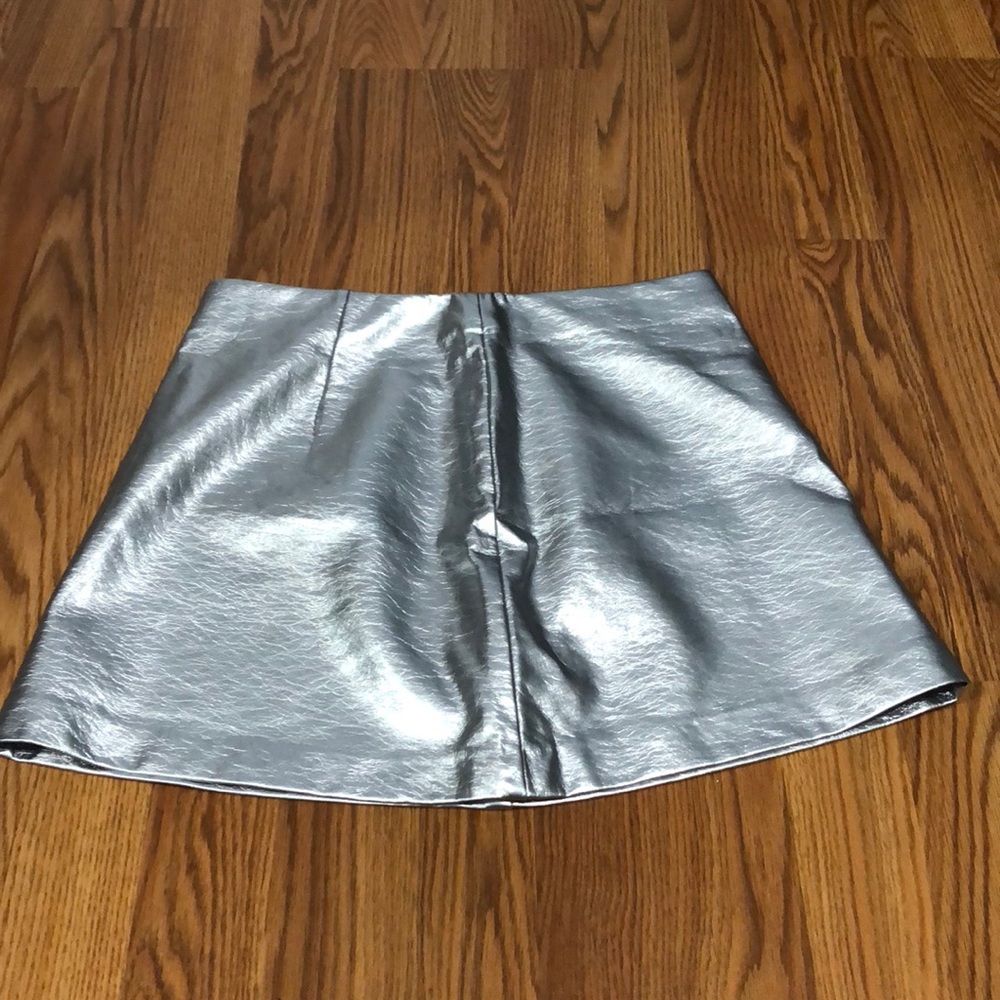 Silver metallic zipper up mini skirt